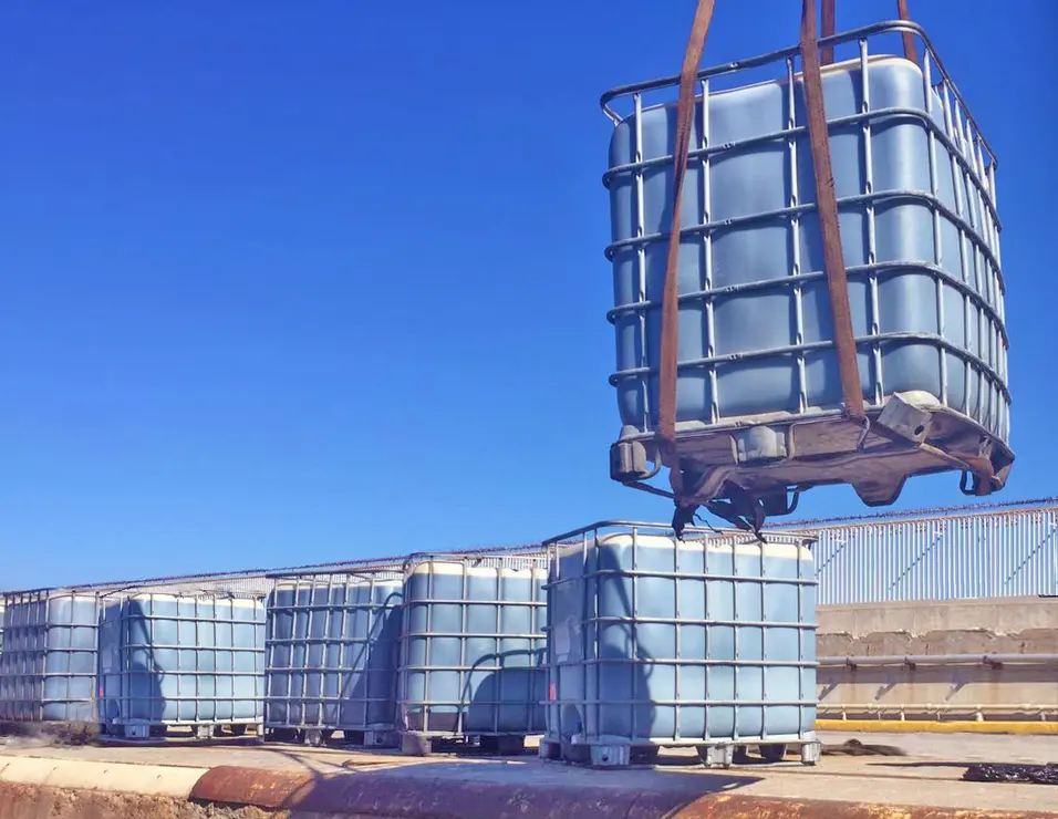 FOT_depositos de lubricante marino CEPSA_Amarres Ceuta