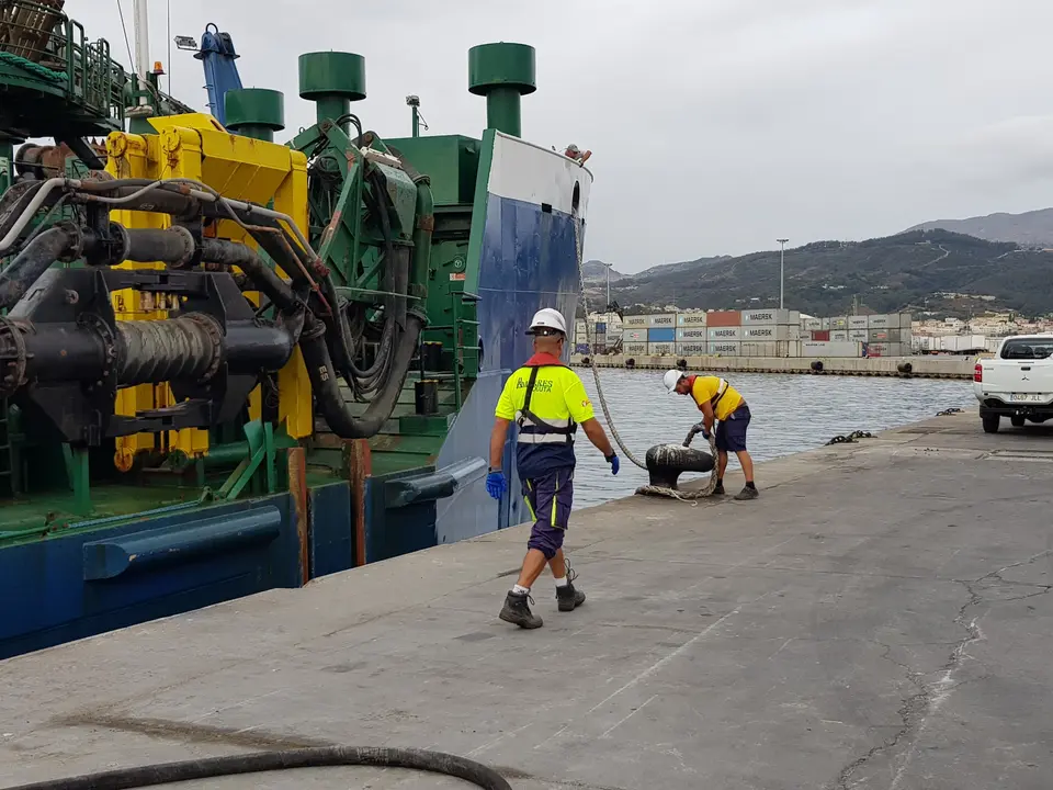 LOS AMARRES EN EL PUERTO DE CEUTA 