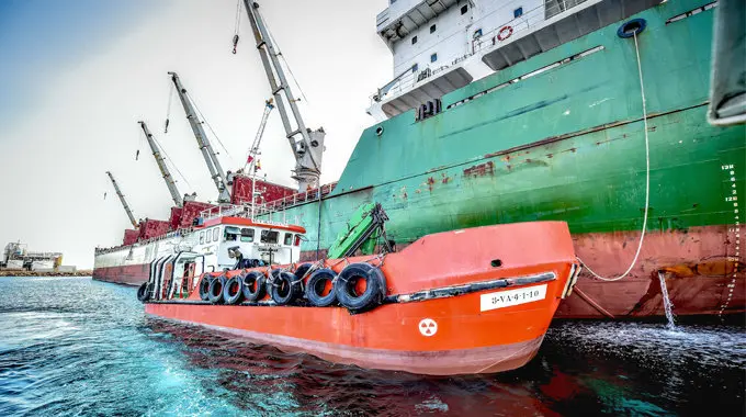 Consulmar fortalece Amarres Ceuta con la incorporación de una gabarra y nuevos servicios